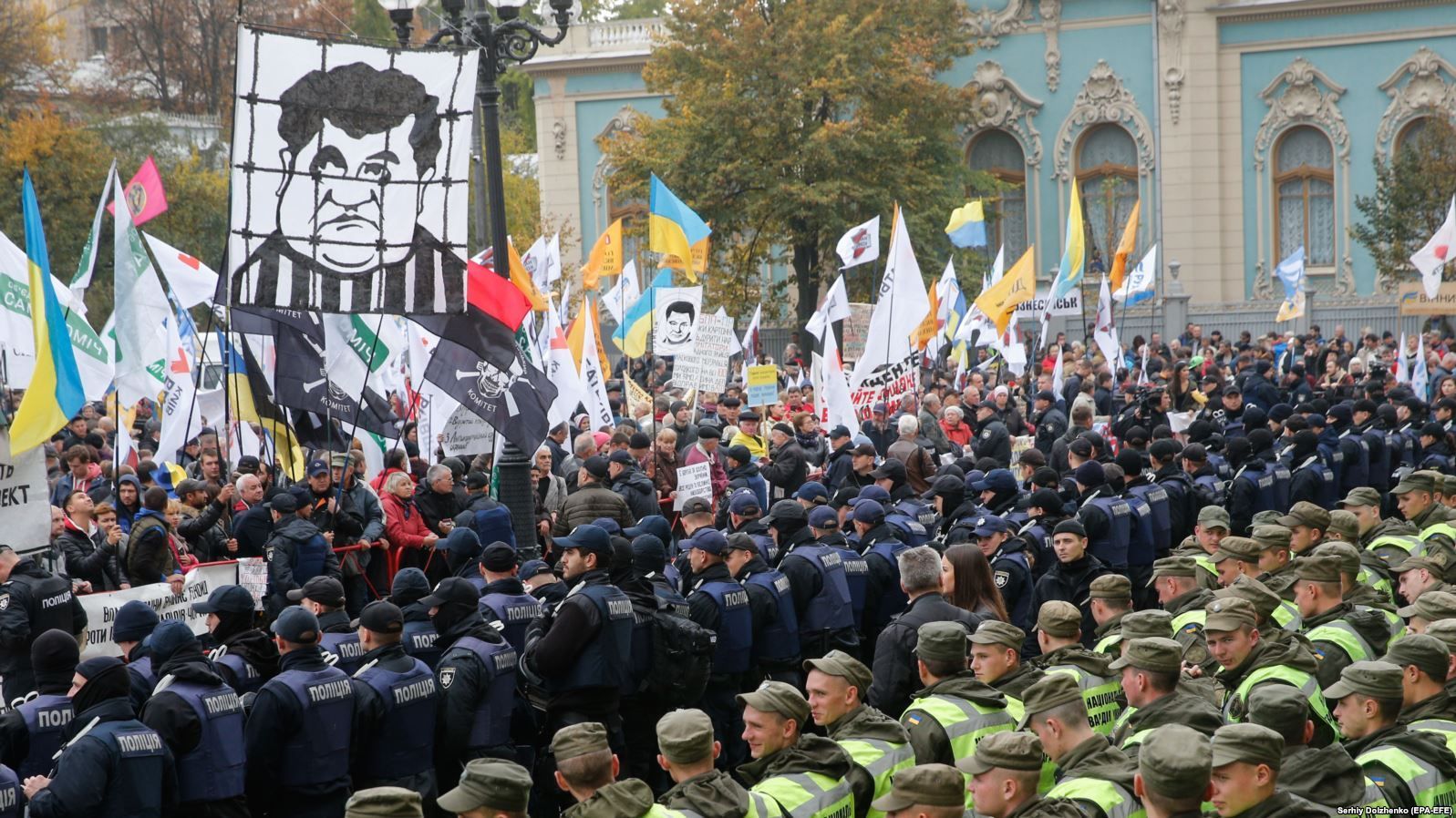 Столкновения под Радой в Киеве: есть первые пострадавшие