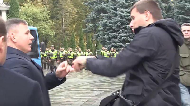 Понимаю, почему над Радой – купол, – Мочанов прокомментировал драку Парасюка и Гелетея Понимаю, почему над Радой – купол, – Мочанов прокомментировал драку Парасюка и Гелетея