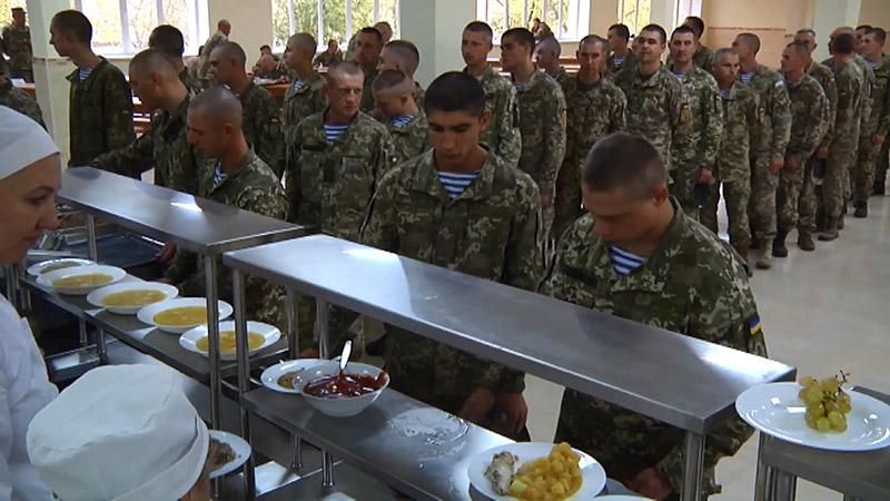 Запрацювала нова система харчування для українських військових: чим годують і скільки це коштує