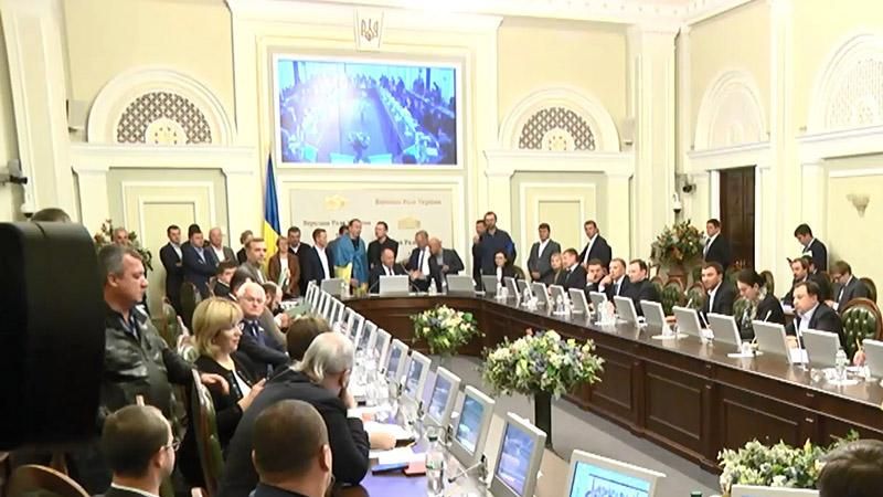 Почему депутаты проигнорировали требования активистов под Верховной Радой Почему депутаты проигнорировали требования активистов под Верховной Радой