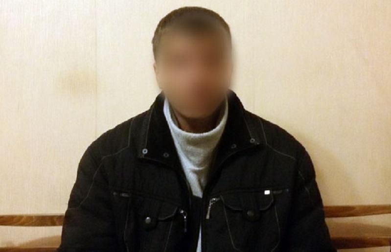 Полиция показала пойманного боевика-медика "ДНР" Полиция показала пойманного боевика-медика "ДНР"