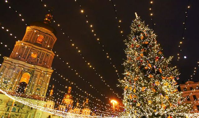 Головна ялинка країни 2018 в Києві: коли встановлять ялинку Головна ялинка країни 2018 в Києві: коли встановлять ялинку