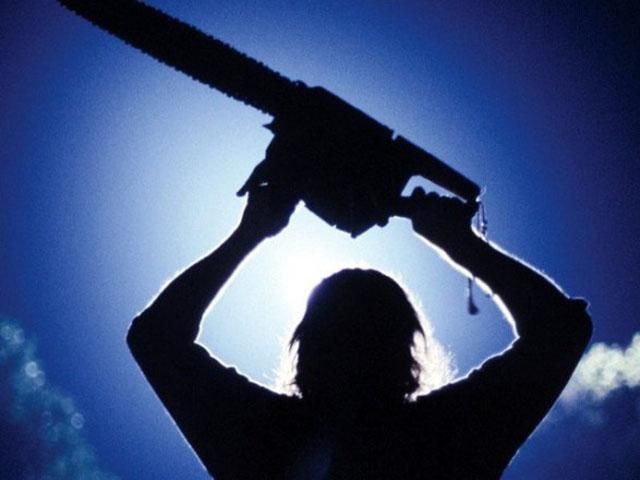 П'яний напівголий росіянин кидався з бензопилою на людей у Парижі П'яний напівголий росіянин кидався з бензопилою на людей у Парижі