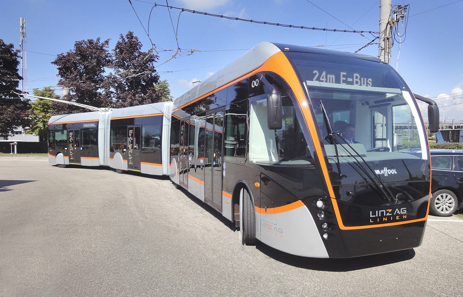 Створено найдовший автономний тролейбус у світі
