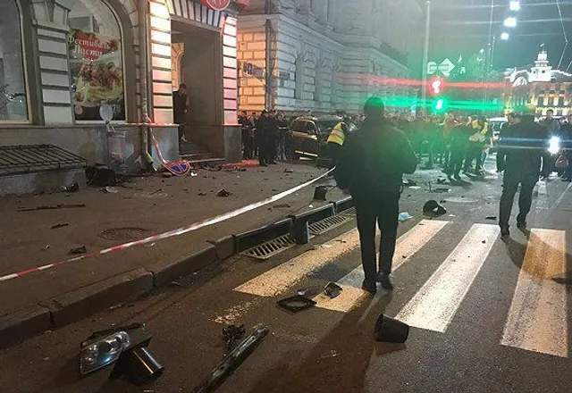 За кермом Lexus, який влетів у натовп людей у Харкові, була 20-річна дівчина За кермом Lexus, який влетів у натовп людей у Харкові, була 20-річна дівчина