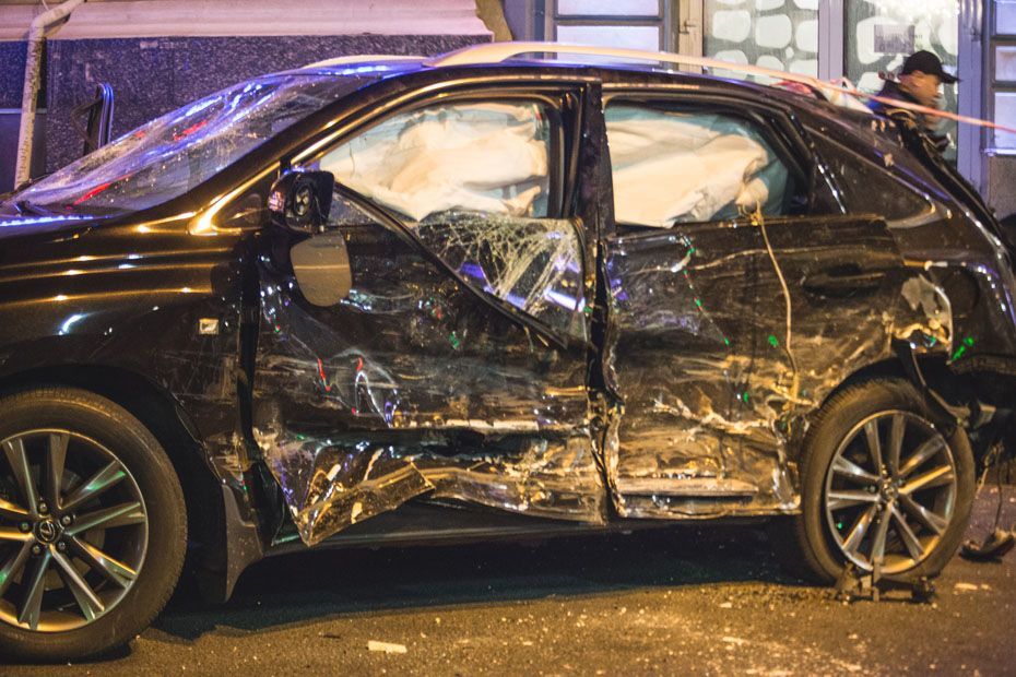 ДТП у Харкові 18 жовтня: факти про Lexus який влетів у людей ДТП у Харкові 18 жовтня: факти про Lexus який влетів у людей