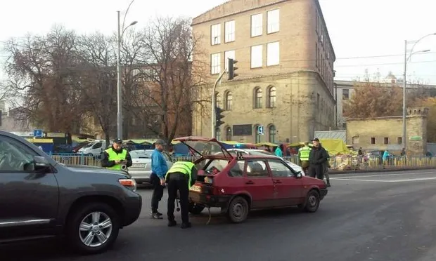 Поліція перевіряє автомобілі в Києві Поліція перевіряє автомобілі в Києві
