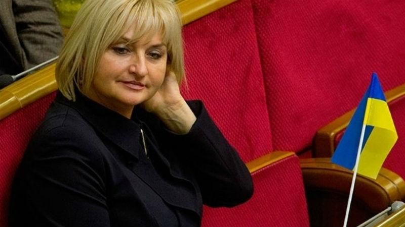 Ірина Луценко прийшла у Раду у "лабутенах" за 19 тисяч Ірина Луценко прийшла у Раду у "лабутенах" за 19 тисяч