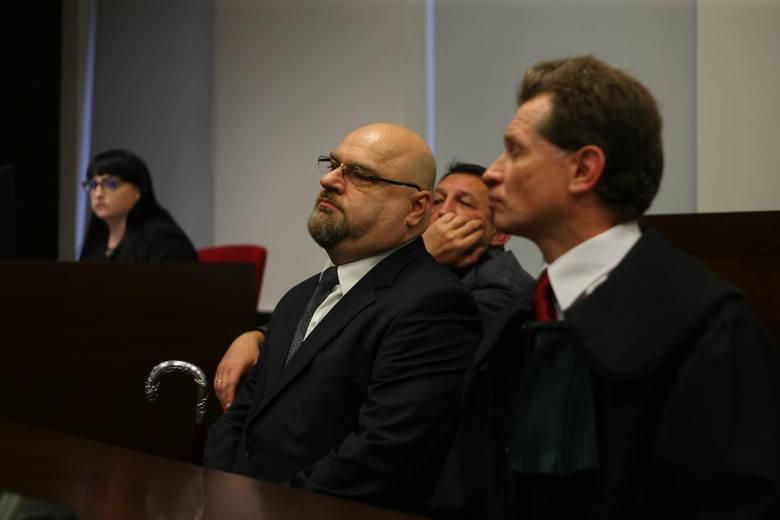 Поляка оштрафували за зірваний прапор України в школі Поляка оштрафували за зірваний прапор України в школі