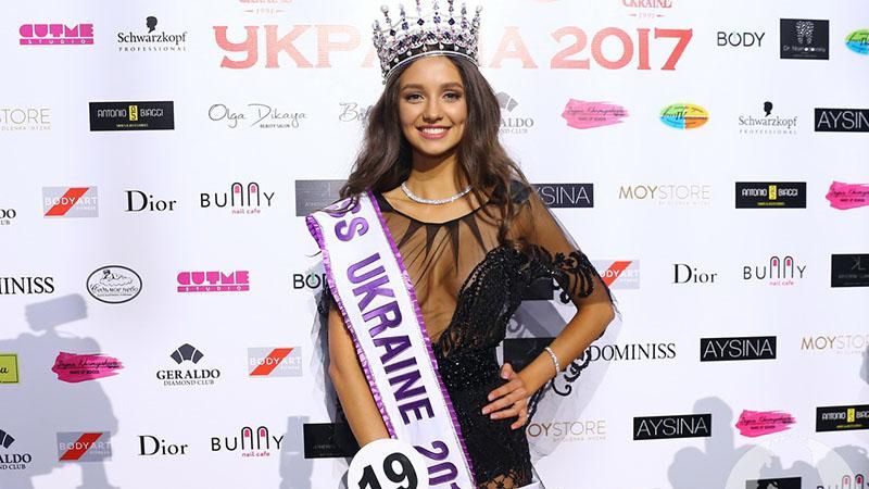 Найкрасивіша українка полетіла на конкурс "Міс світу": фото красуні 