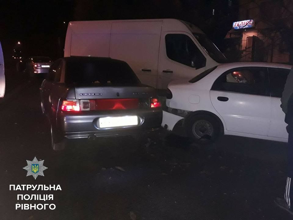 Пьяная женщина-водитель протаранила четыре машины в Ровно