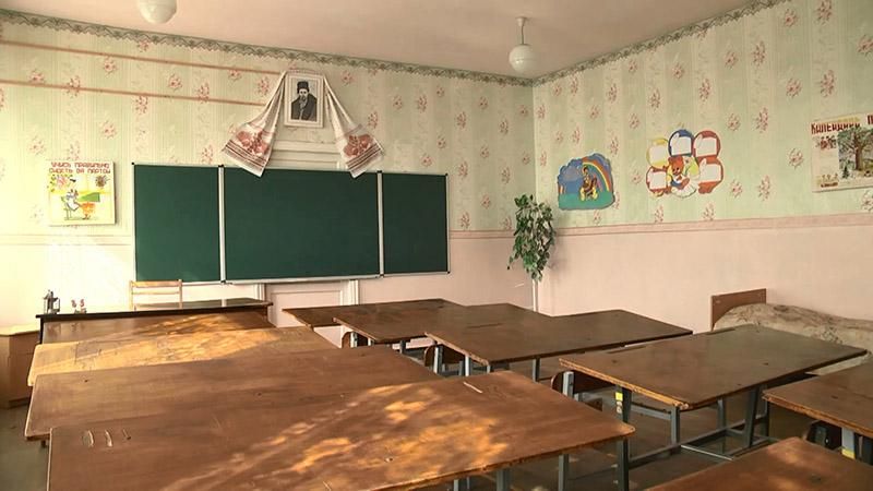 На Донбасі масово закривають школи і садочки