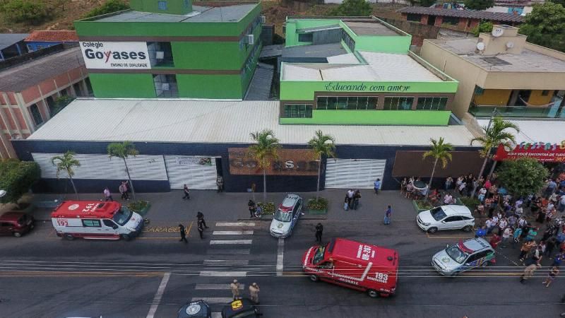 Стрельба в Бразилии: подросток открыл огонь по одноклассникам из-за издевательств Стрельба в Бразилии: подросток открыл огонь по одноклассникам из-за издевательств