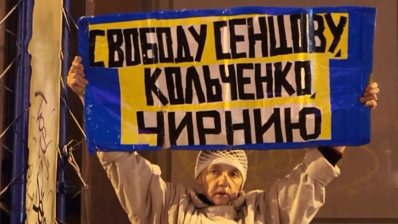 Крымчане протестуют вдоль дорог