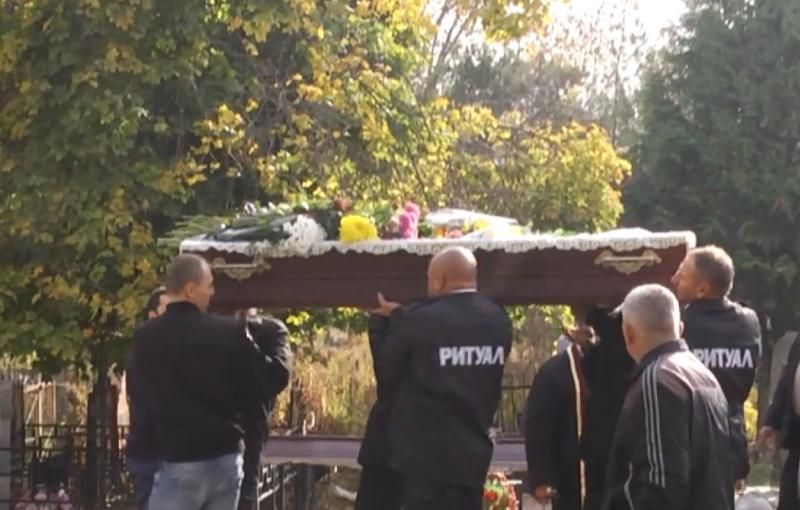 Остання шана: у Харкові та Сумах попрощалися з жертвами ДТП у Харкові
Остання шана: у Харкові та Сумах попрощалися з жертвами ДТП у Харкові