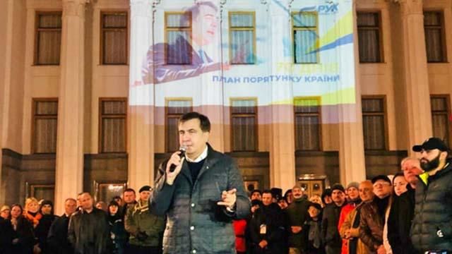 Саакашвили заявил об избиении и депортации трех его соратников