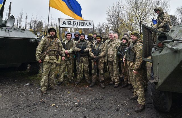 Порошенко анонсував ротацію підрозділів ЗСУ в зоні АТО Порошенко анонсував ротацію підрозділів ЗСУ в зоні АТО