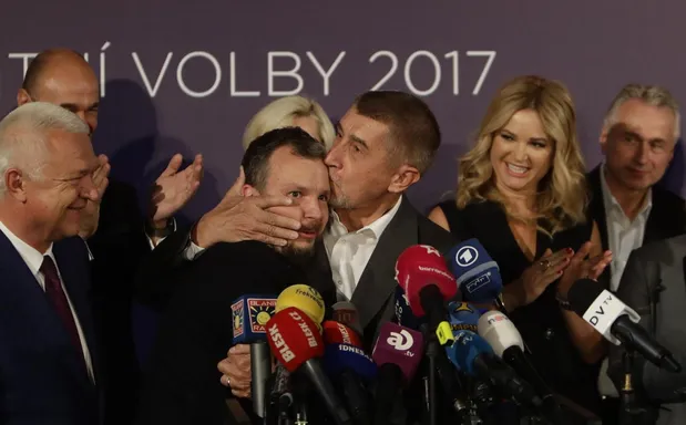 Андрій Бабич святкує перемогу на виборах