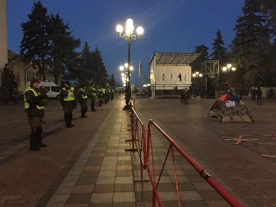 В Києві трапилася сутичка між поліцейським та протестувальником В Києві трапилася сутичка між поліцейським та протестувальником