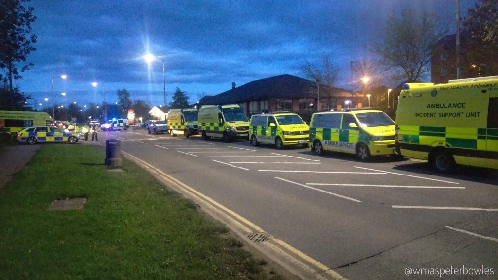 Полиция штурмом освободила заложников в развлекательном центре Британии Полиция штурмом освободила заложников в развлекательном центре Британии