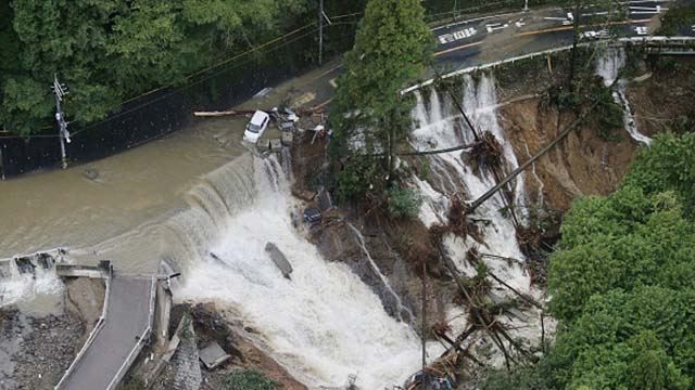 Разрушительный тайфун "Лан" обрушился на Японию Разрушительный тайфун "Лан" обрушился на Японию