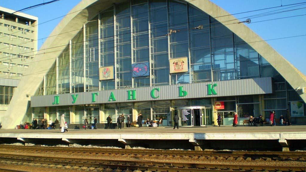 До чого "русский мир" довів Луганськ: у мережі показали фото безлюдного вокзалу