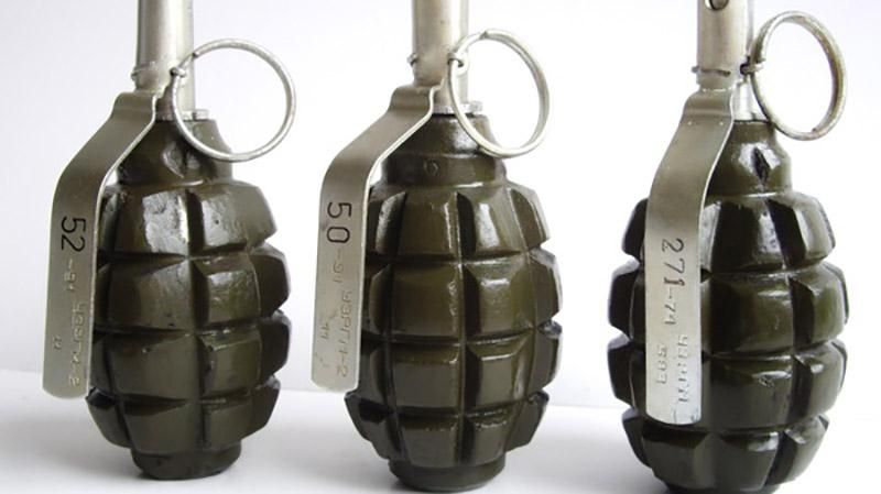 Чоловік у Бахмуті зберігав вдома арсенал зброї Чоловік у Бахмуті зберігав вдома арсенал зброї