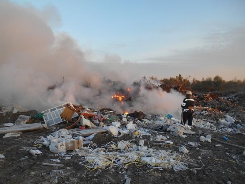 Неподалік аеропорту "Бориспіль" загорілося сміттєзвалище