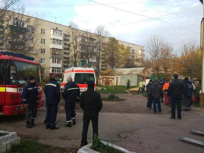 60 спасателей транспортировали 370-килограммовую женщину к автомобилю скорой помощи 60 спасателей транспортировали 370-килограммовую женщину к автомобилю скорой помощи