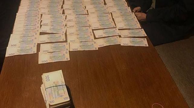 Тернопільські податківці "погоріли" на хабарі у 400 тисяч гривень