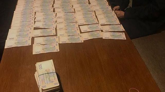 Тернопільські податківці "погоріли" на хабарі у 400 тисяч гривень Тернопільські податківці "погоріли" на хабарі у 400 тисяч гривень