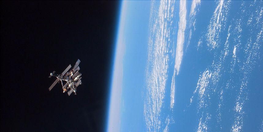 Радянський супутник зійшов з орбіти та згорів в атмосфері Землі Радянський супутник зійшов з орбіти та згорів в атмосфері Землі