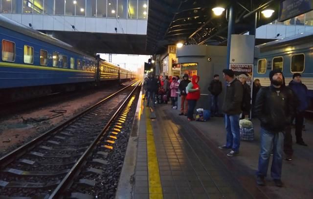 Через загрозу вибуху в Києві евакуюють центральний залізничний вокзал