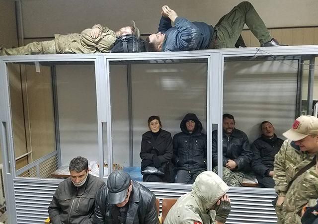Погромы в суде над Коханивским: в полиции рассказали, что грозит активистам