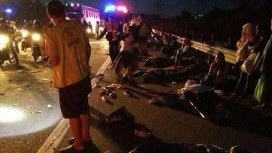 ДТП с участием двух автобусов в Малайзии: 8 погибших, десятки травмированных ДТП с участием двух автобусов в Малайзии: 8 погибших, десятки травмированных