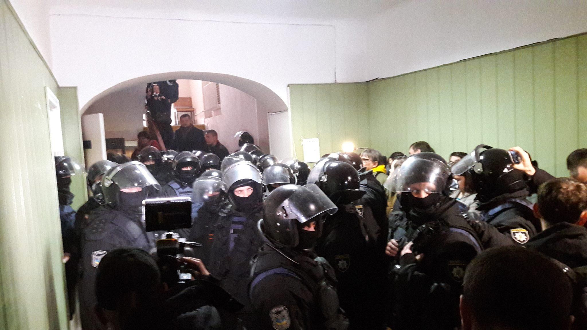 Суд над Коханівським: опубліковано фото та відео штурму будівлі суду