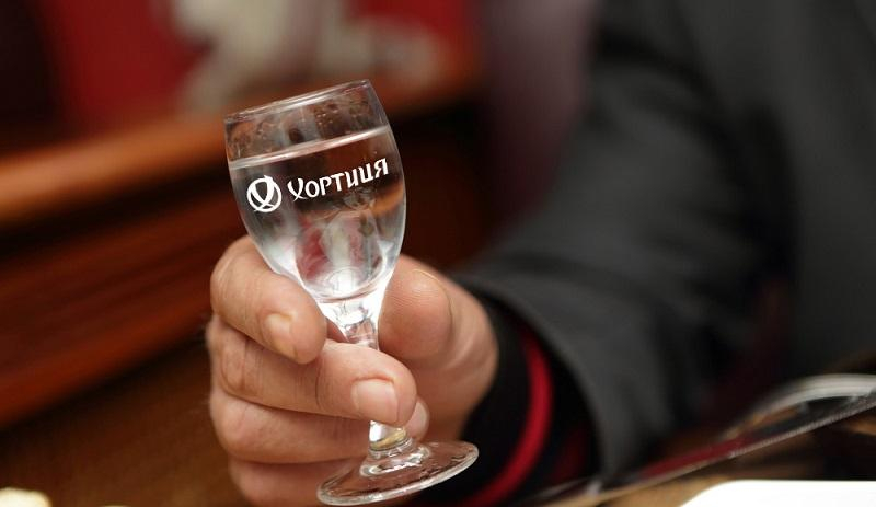 Ученые выяснили, что рюмка крепкого алкоголя помогает лучше говорить на иностранном языке