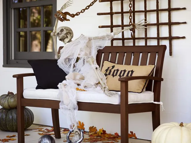 Що може бути краще за скелет біля вашого будинку на Хелловін? 