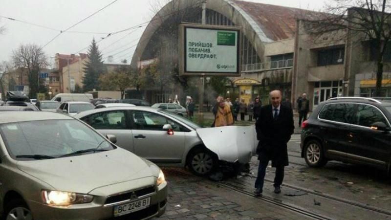 Экс-мэр Львова попал в ДТП: появились фото Экс-мэр Львова попал в ДТП: появились фото