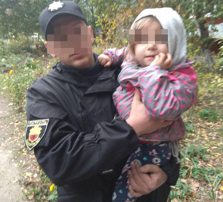 В Запорожье горе-мать подбросила ребенка лежачей бабушке