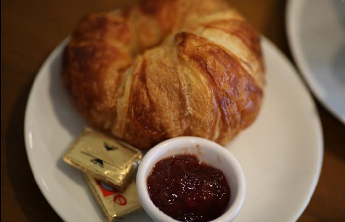 Французские круассаны оказались в опасности: производители назвали причины