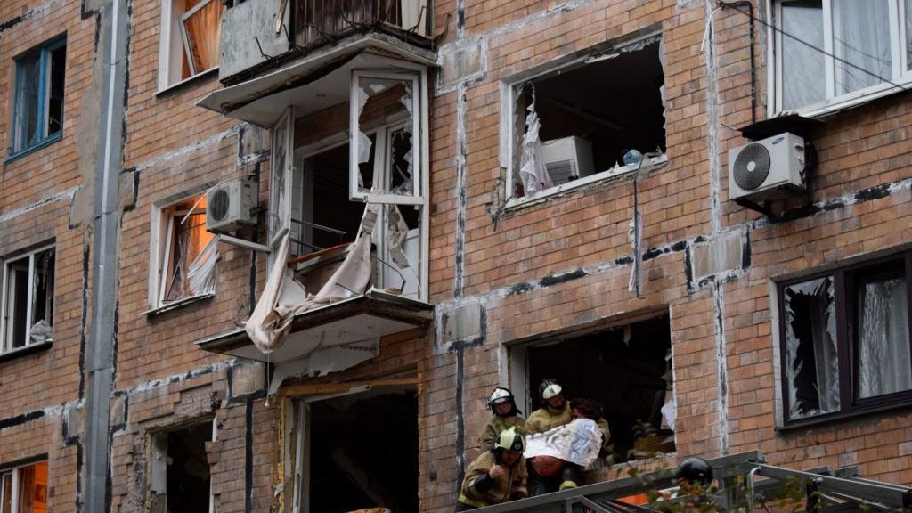 Появились первые видео с места взрыва в Донецке Появились первые видео с места взрыва в Донецке