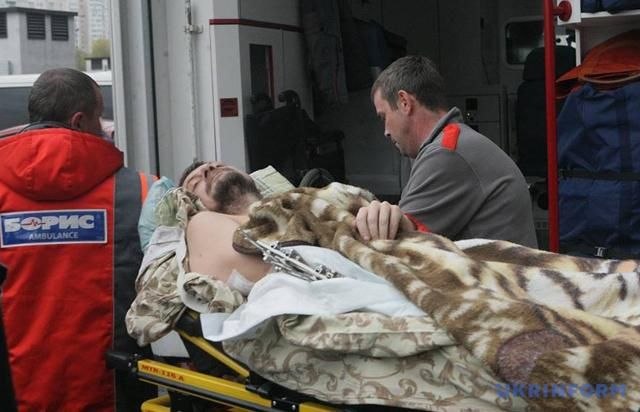 Пораненого Мосійчука перевезли до іншої лікарні: з’явилися фото транспортування нардепа