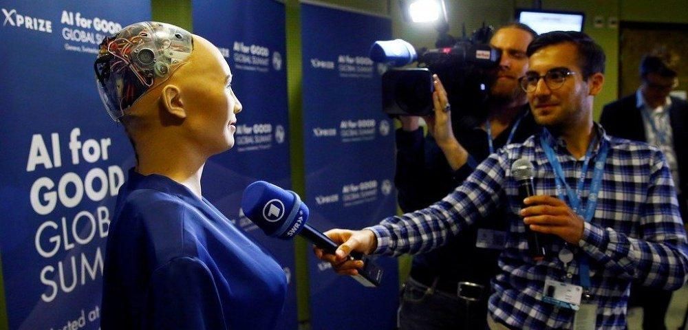 Робот Софія, яка обіцяла знищити людство, отримала підданство Робот Софія, яка обіцяла знищити людство, отримала підданство