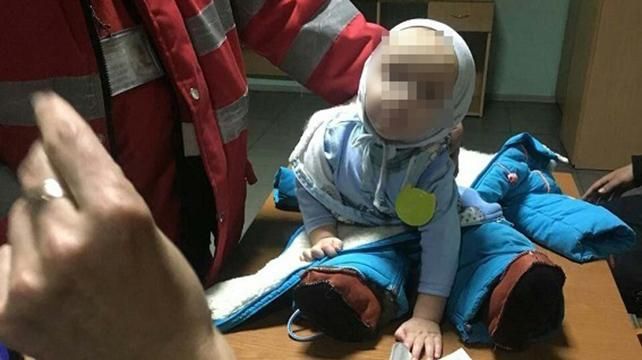 Мать-"кукушка" покинула 9-месячного малыша у входа в метро на киевском вокзале