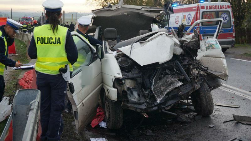 Українці потрапили в ДТП у Польщі: з’явились деталі трагедії та фото