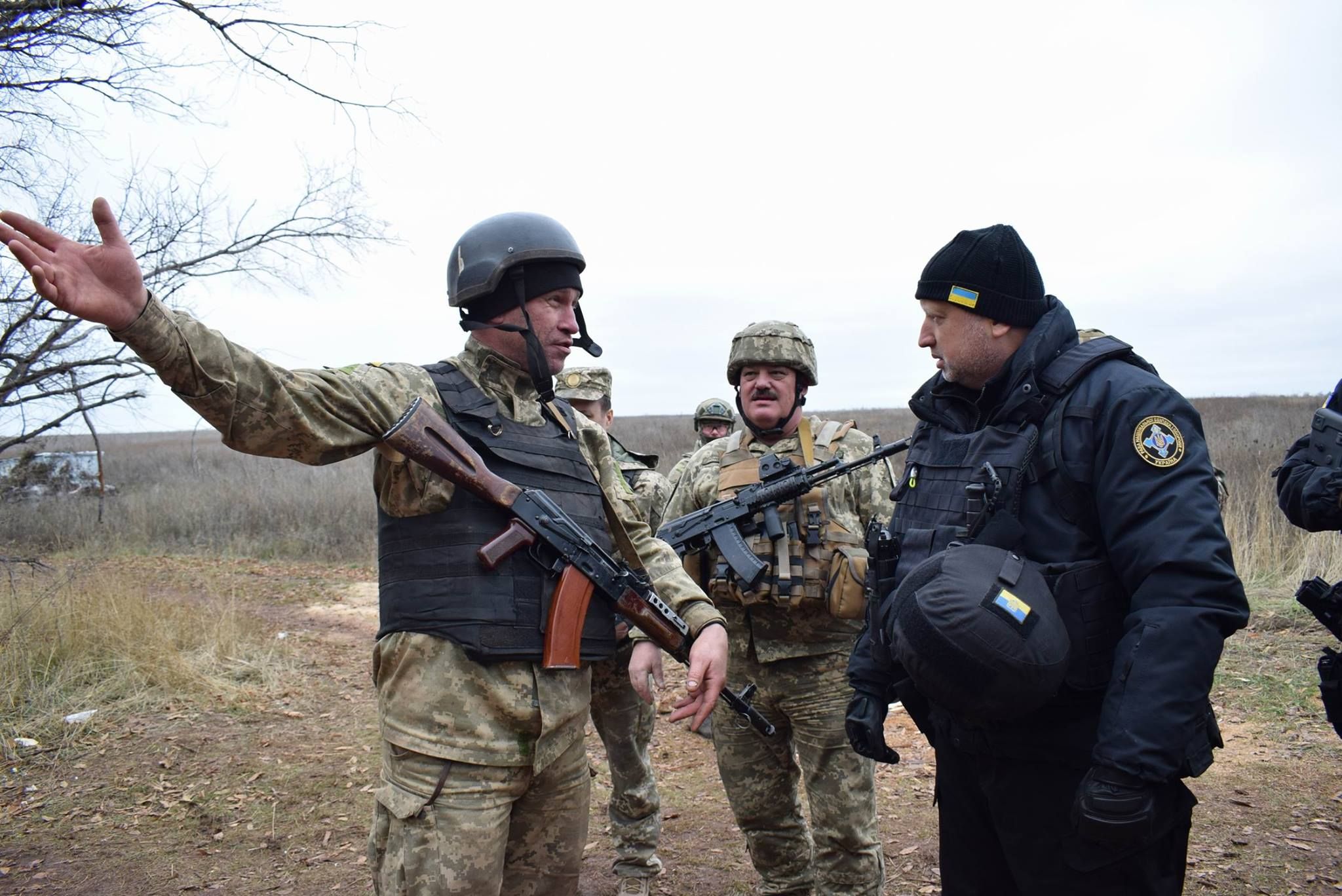 Турчинов з’їздив на передову: опублікували фото