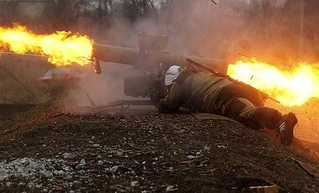 На Донбассе завязался жестокий бой между террористами и силами АТО: есть раненый