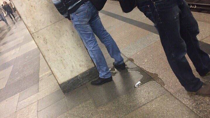 Москва чи Київ: соцмережі обурилися через кричущий інцидент у метро Москва чи Київ: соцмережі обурилися через кричущий інцидент у метро