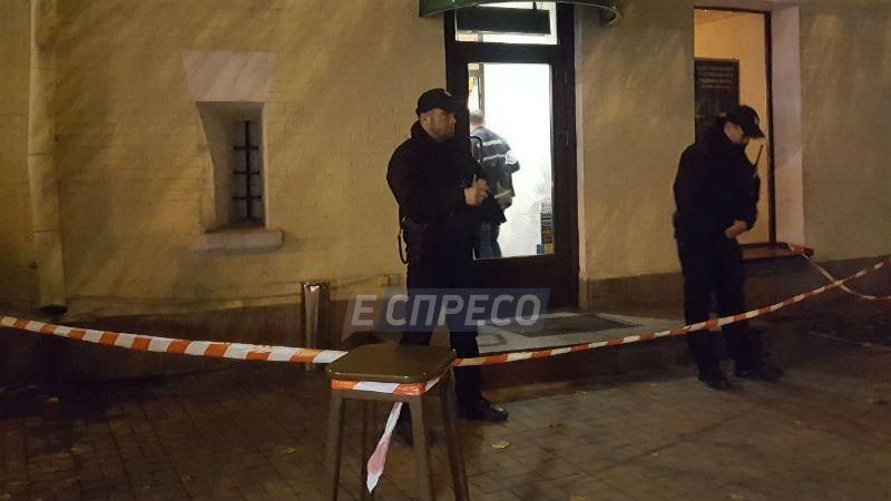 В одному із барів Києва влаштували стрілянину: поранено чоловіка В одному із барів Києва влаштували стрілянину: поранено чоловіка